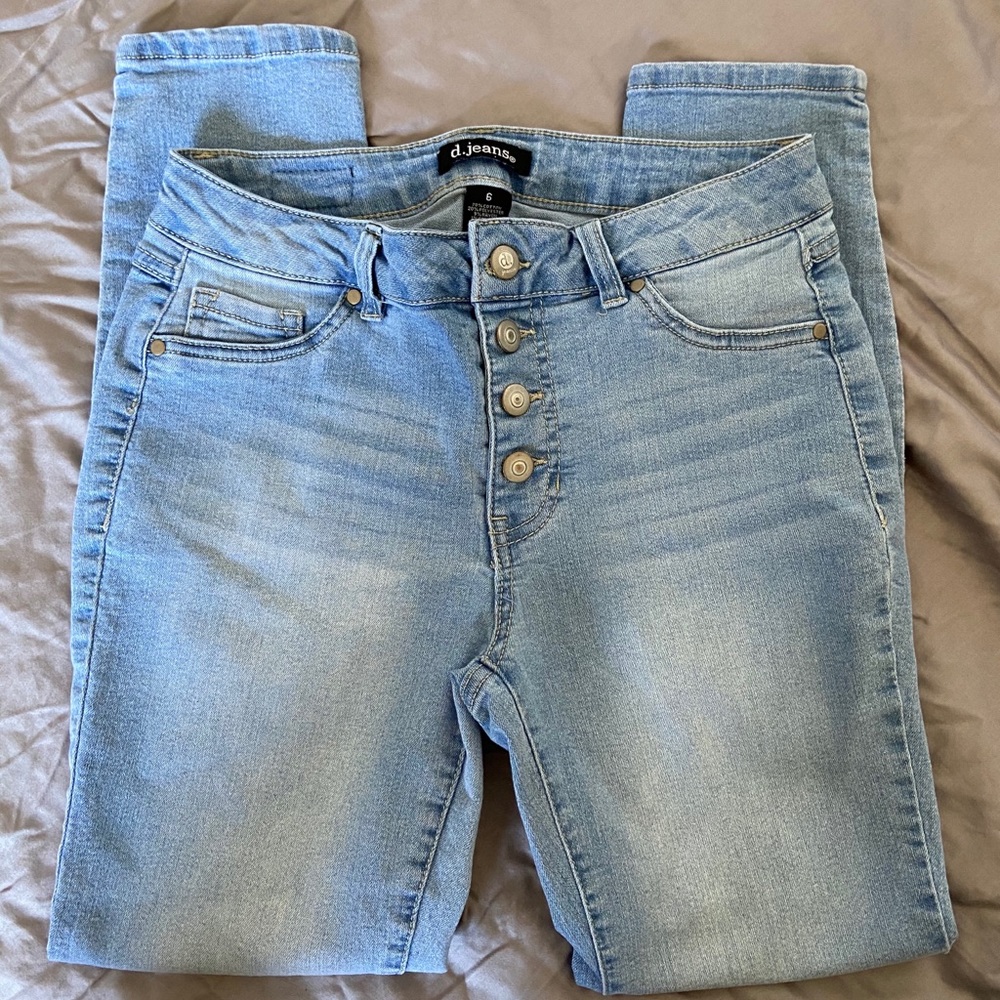 Light Wash d. Jeans with Button Fly